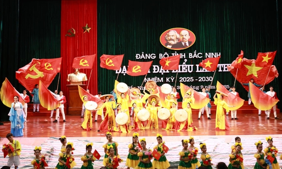 Tổng duyệt chương trình văn nghệ chào mừng Đại hội đại biểu Đảng bộ tỉnh Bắc Ninh lần thứ I, nhiệm kỳ 2025- 2030